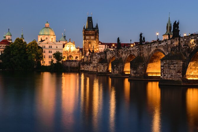 VIP Tour: Professional photos - You and Prague Best Monuments - Old Town Square: the liveliest final setting
