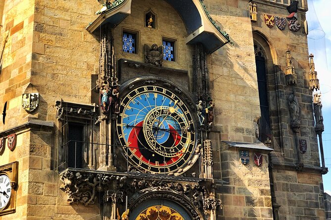 VIP Tour: Professional photos - You and Prague Best Monuments - Starting with makeup and personal styling
