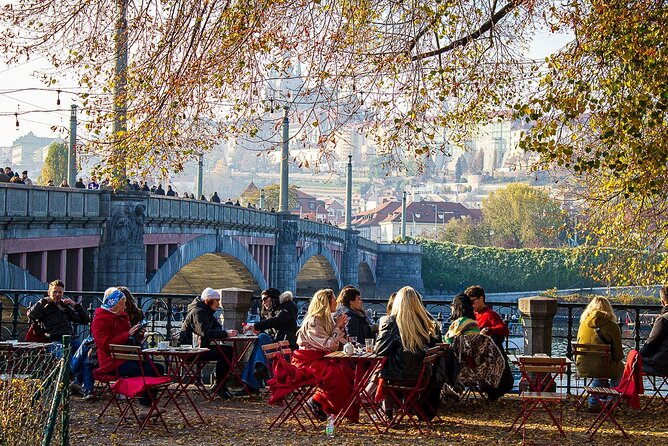 Walking through ages: 11th to 21st century, Prague flavoured - Hradčanské náměstí and the descent into Lesser Town