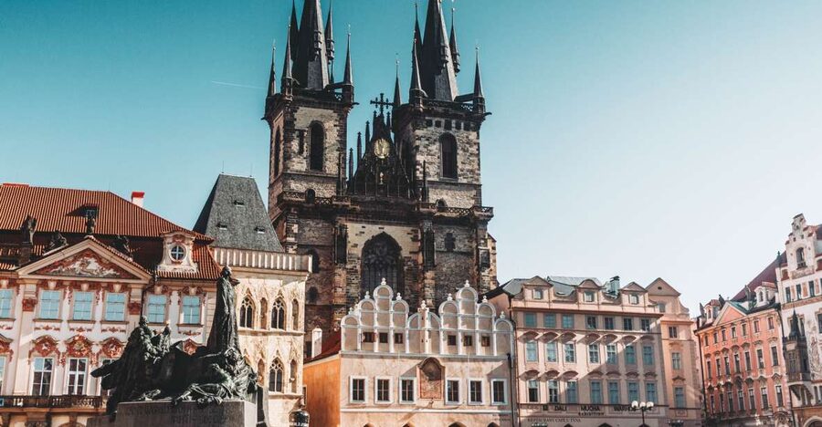 Walking tour of Prague in french: Old Town & Charles Bridge - Reading Prague’s Astronomical Clock