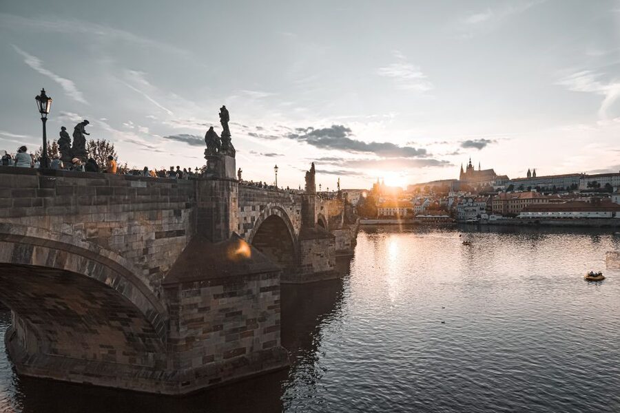 Walking tour of Prague in french: Old Town & Charles Bridge - Starting at Celetná Street and Týn Court