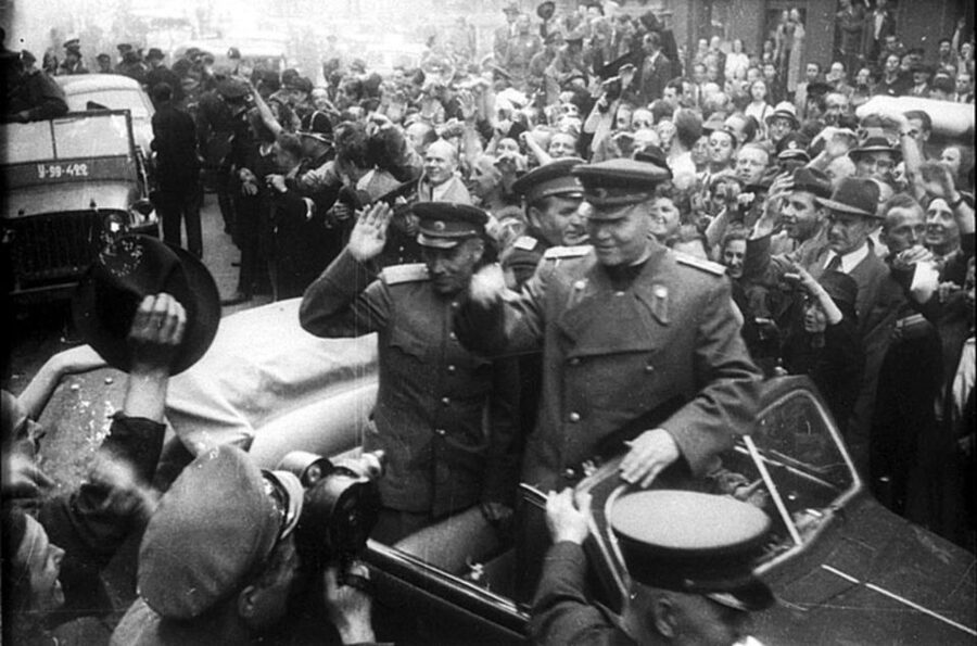 WWII and Communism History in Prague's Old Town Private Tour - Old Town Square and the Prague Uprising
