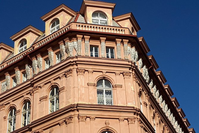 Your own guide for Old Town Highlights and Secrets Tour - Comparing Old Town with New Town