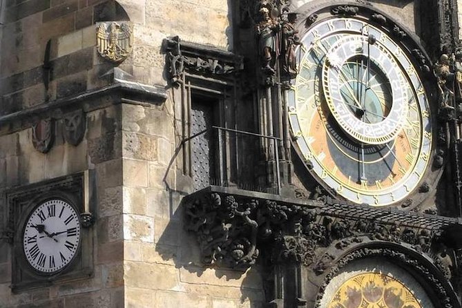 Your own guide for Old Town Highlights and Secrets Tour - What the private format changes